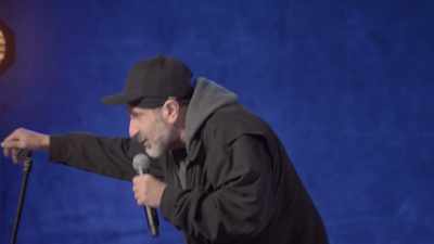 [audience laughing] - Dave Attell: Hot Cross Buns