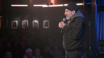 [audience laughing] - Dave Attell: Hot Cross Buns