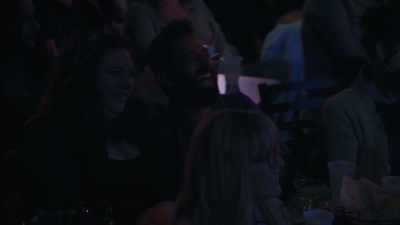 [audience laughing] - Dave Attell: Hot Cross Buns