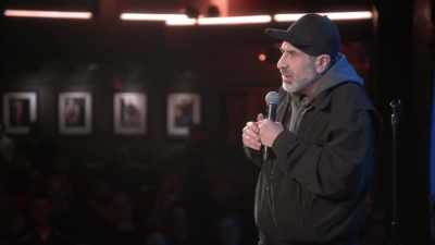 [audience laughing] - Dave Attell: Hot Cross Buns