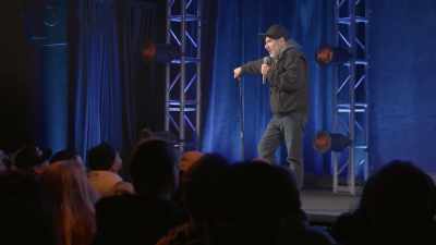 [audience laughing] - Dave Attell: Hot Cross Buns