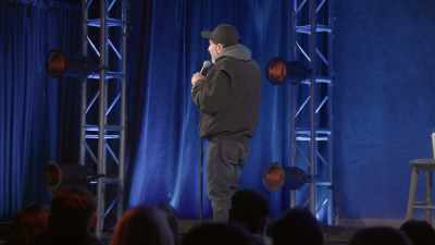 [audience laughing] - Dave Attell: Hot Cross Buns