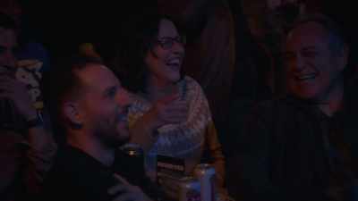 [audience laughing] - Dave Attell: Hot Cross Buns