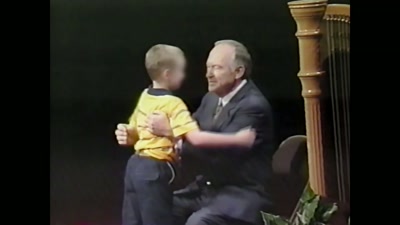 (audience laughing) - Shiny Happy People: Duggar Family Secrets