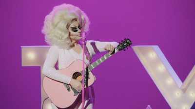 [audience laughing softly] - Trixie Mattel: Skinny Legend
