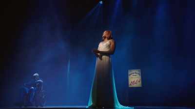 (audience laughing softly) - Kinky Boots: The Musical