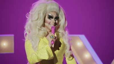 [audience laughing softly] - Trixie Mattel: Skinny Legend