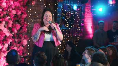 -[audience laughs]
-And… - Liza Treyger: Night Owl