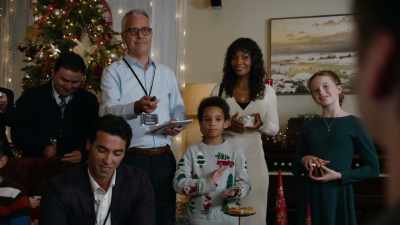 (audience laughs)
(audience applauding) - Magic in Mistletoe