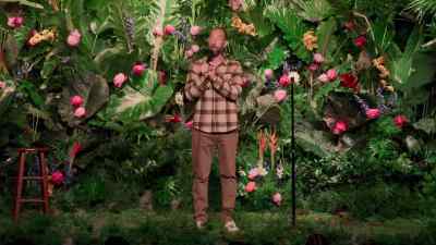 [audience laughs and groans] - Ari Shaffir: America's Sweetheart