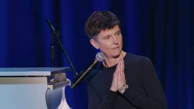 [audience laughs] - Tig Notaro: Hello Again
