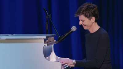 [audience laughs] - Tig Notaro: Hello Again