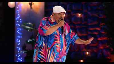 [audience laughs] - Gabriel Iglesias: Legend of Fluffy