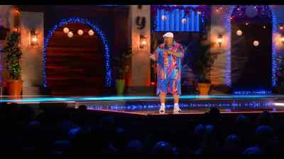 [audience laughs] - Gabriel Iglesias: Legend of Fluffy