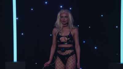 (audience laughs) - Courtney Pauroso: Vanessa 5000
