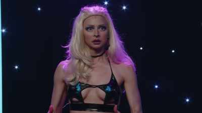 (audience laughs) - Courtney Pauroso: Vanessa 5000