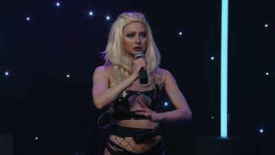 (audience laughs) - Courtney Pauroso: Vanessa 5000