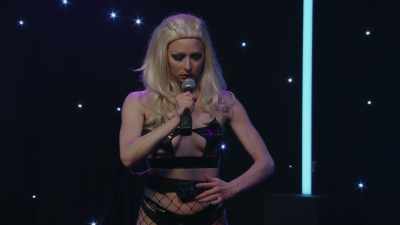 (audience laughs) - Courtney Pauroso: Vanessa 5000