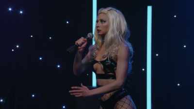(audience laughs) - Courtney Pauroso: Vanessa 5000
