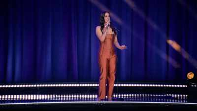 [audience laughs] - Hannah Berner: We Ride at Dawn