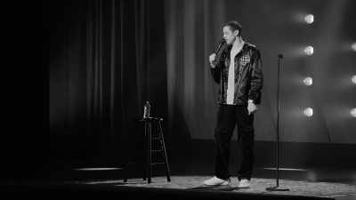 [audience laughs] - Pete Davidson: Turbo Fonzarelli