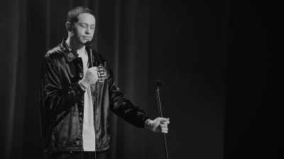 [audience laughs] - Pete Davidson: Turbo Fonzarelli