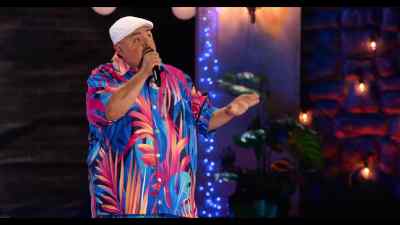 [audience laughs] - Gabriel Iglesias: Legend of Fluffy