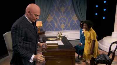 (audience laughs) - Annie Live!