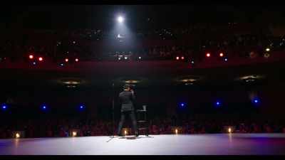 [audience laughs] - Ronny Chieng: Asian Comedian Destroys America!