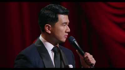 [audience laughs] - Ronny Chieng: Asian Comedian Destroys America!