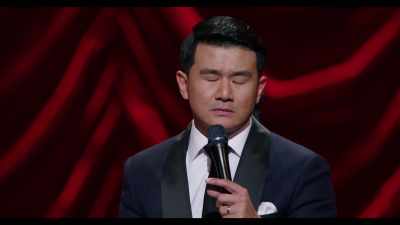 [audience laughs] - Ronny Chieng: Asian Comedian Destroys America!
