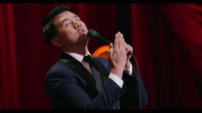 [audience laughs] - Ronny Chieng: Asian Comedian Destroys America!