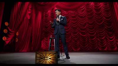 [audience laughs] - Ronny Chieng: Asian Comedian Destroys America!