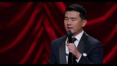 [audience laughs] - Ronny Chieng: Asian Comedian Destroys America!