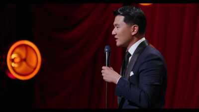 [audience laughs] - Ronny Chieng: Asian Comedian Destroys America!