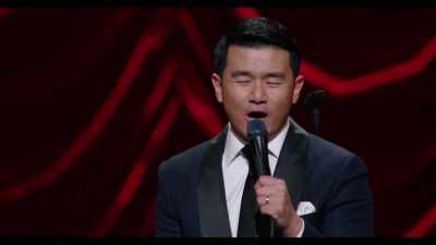 [audience laughs] - Ronny Chieng: Asian Comedian Destroys America!