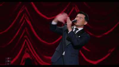 [audience laughs] - Ronny Chieng: Asian Comedian Destroys America!