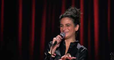 [audience laughs] - Jenny Slate: Stage Fright