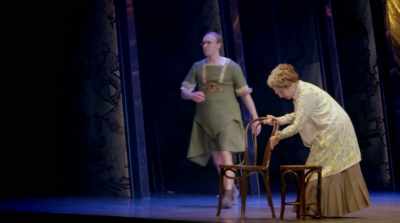 (AUDIENCE LAUGHS) - Funny Girl