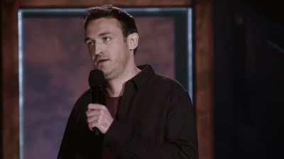 [audience laughs] - The Standups