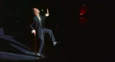 [audience laughs] - Cabaret Maxime