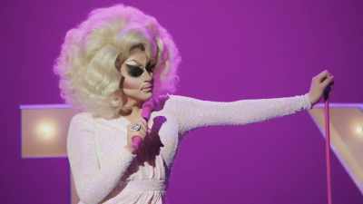 [audience member laughing] - Trixie Mattel: Skinny Legend