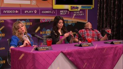 AUDIENCE MEMBER: Stop fighting! - iCarly