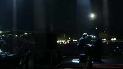 [audience singing "Fix You"] - Coldplay: A Head Full of Dreams
