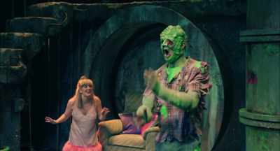 (audience snickering) - The Toxic Avenger: The Musical