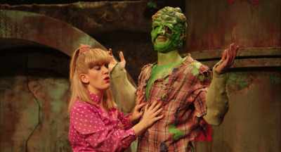 (audience snickering) - The Toxic Avenger: The Musical