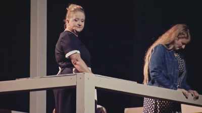 [audiencia riendo] - The Confession Musical