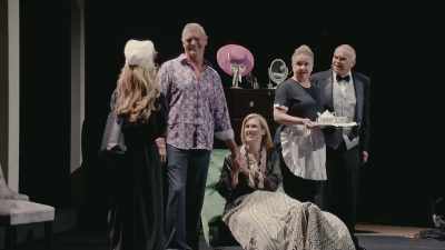 [audiencia riendo] - The Confession Musical