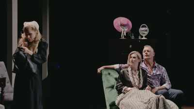 [audiencia riendo] - The Confession Musical