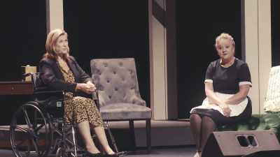 [audiencia riendo] - The Confession Musical